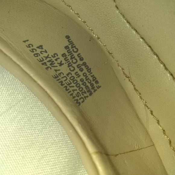 LIKE NEW Calvin Klein size 7 - Picture 2 of 9